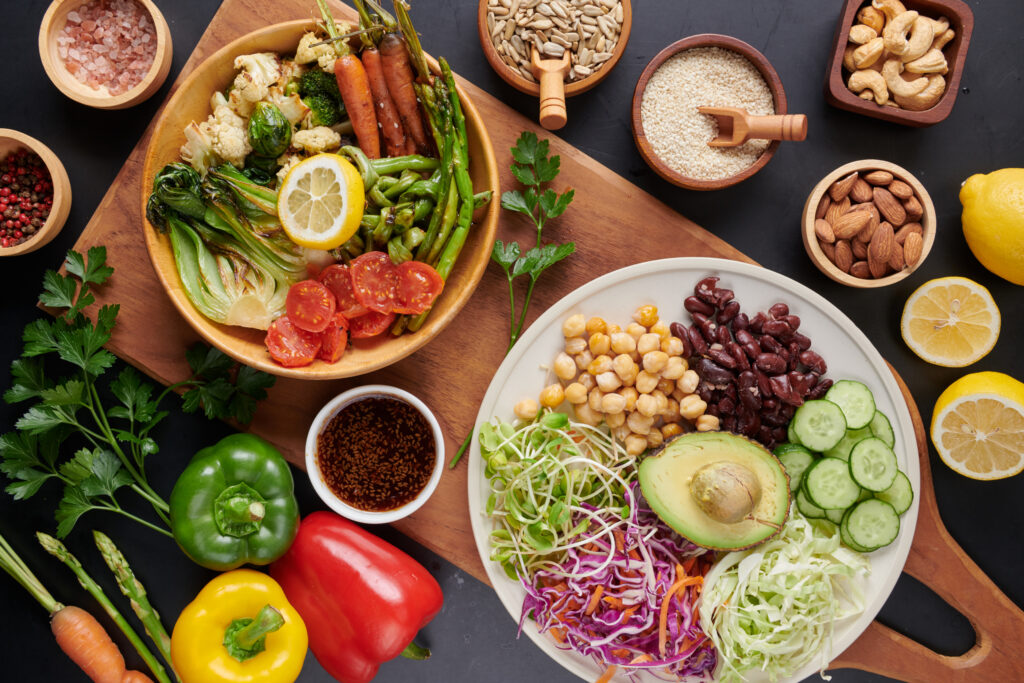 buddha bowl dish with vegetables legumes top view 1 - „Wspieramy każdego w odkrywaniu i rozwijaniu swojego potencjału, by żyć pełnią życia”